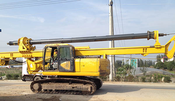 草莓视频污污污建筑机械厂小松全液压挖掘机改装草莓成人在线侧面图